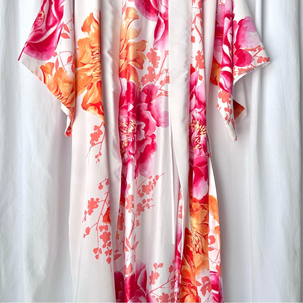 Natori Floral Print Robe ASO Khloe Kardashian - Picture 4 of 14